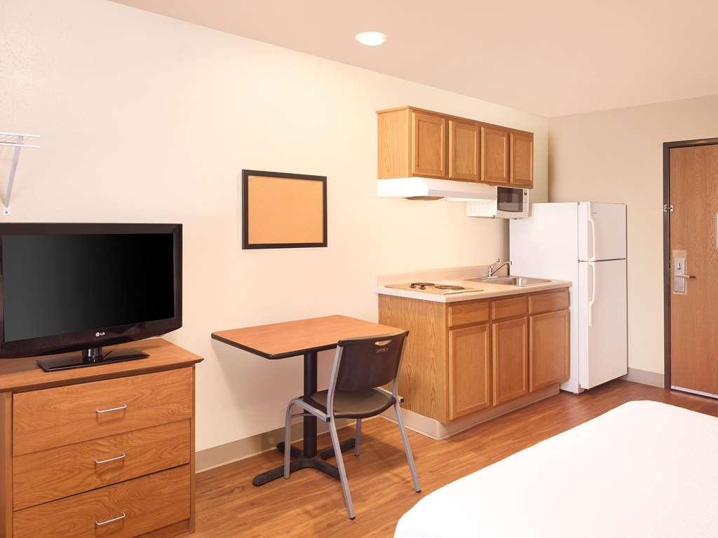 Extended Stay America Select Suites - Jacksonville - North Chambre photo